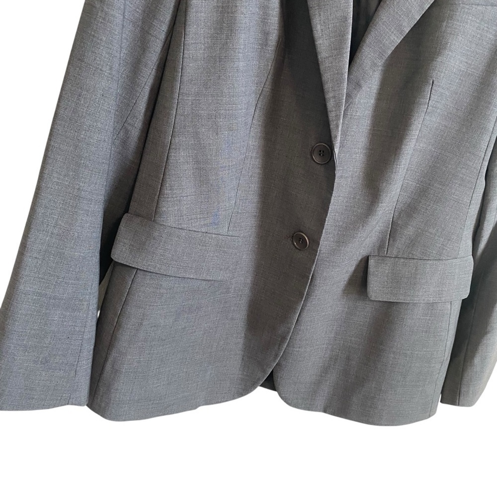 Talbots Gray Wool Blend Chic Semi Fitted Two Button Blazer Size 12 - Picture 2 of 5